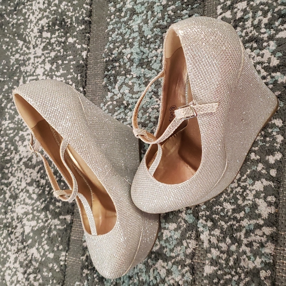 Dream Pairs Wedge Silver Glitter Mary-Jane platform Wedges size 9
